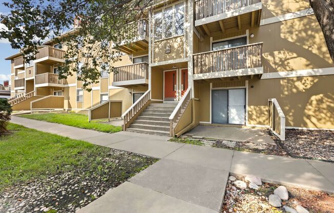 3 beds, 2.5 baths, 2,011 sqft, $1,400