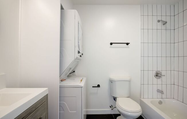 Studio, 1 bath, 425 sqft, $1,949, Unit 204