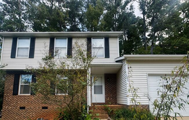 3 Bedroom, 2 1/2 Bath Single Family Home in Raleigh!