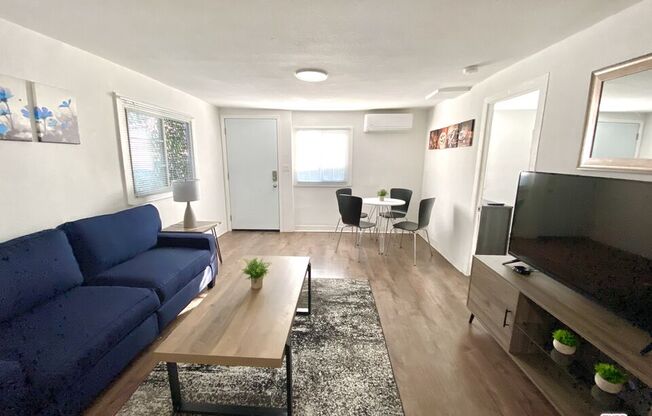 2 beds, , $2,700