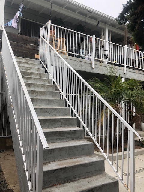 Spacious  2 bed / 1 bath upper floor Unit in OB