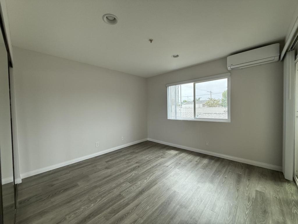 187 E 18 ST