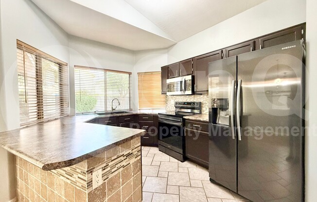 1242 W GLENMERE DR