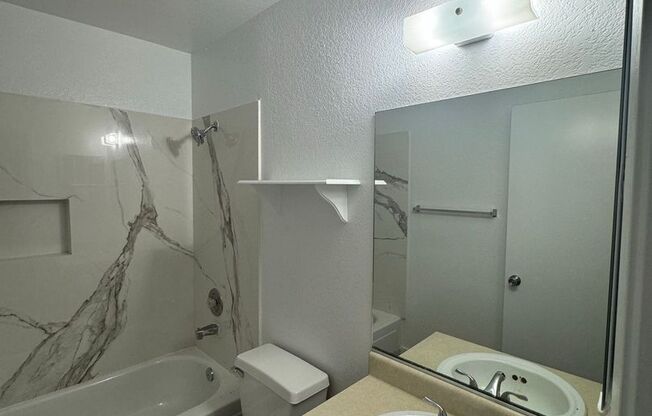 2 beds, 1 bath, $1,100, Unit # 267