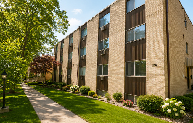 Studio, 1 bath, $1,115, Unit 126-6A