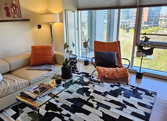 1 bed, 1 bath, 747 sqft, $3,450, Unit 707T