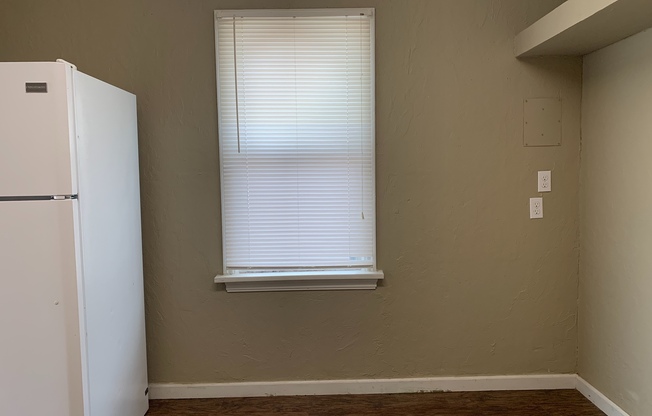 2 beds, 1 bath, $895