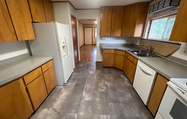 2 beds, 1 bath, $2,100