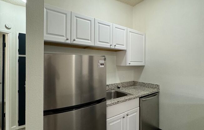 2 beds, 1 bath, 682 sqft, $1,300, Unit 35