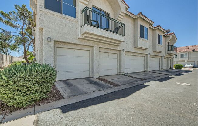 2 Bedroom Townhouse Style Condo in Gated Community in Sunrise Manor!