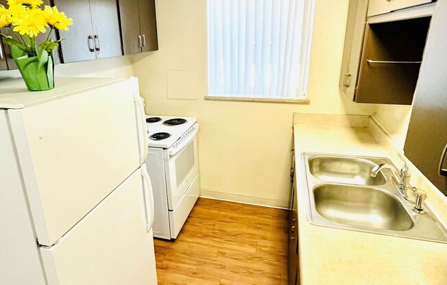1 bed, 1 bath, 649 sqft, $1,150, Unit 15