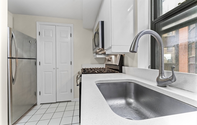 3 beds, 2 baths, 1,430 sqft, $7,600, Unit 1501