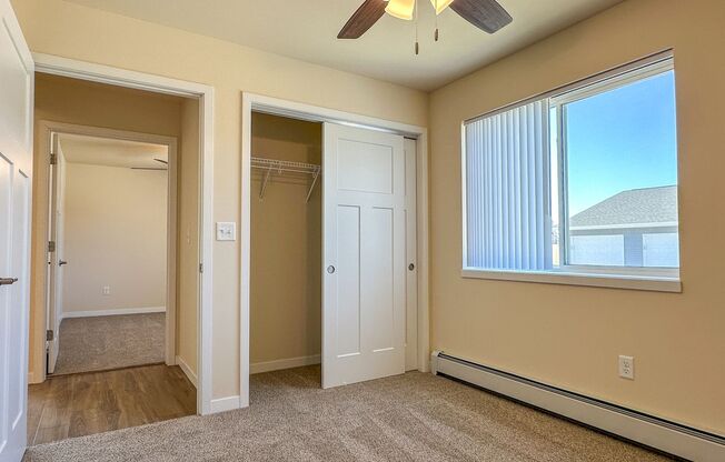 3 beds, 2 baths, 1,092 sqft, $1,595, Unit AT 715-49