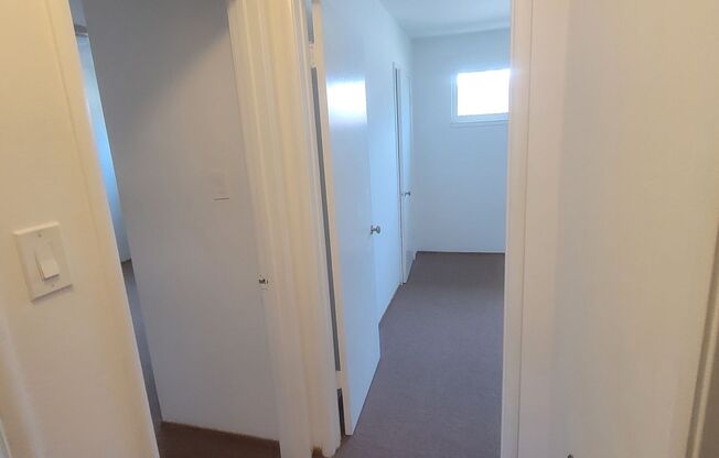 2 beds, 1 bath, $2,500, Unit 1F