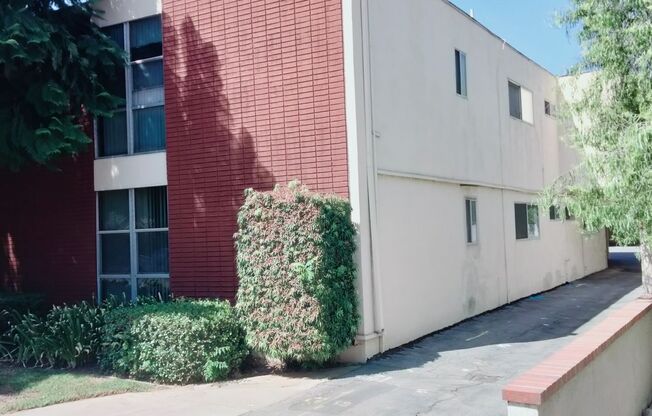 STUNNING APARTMENT IN A GREAT LOCATION!