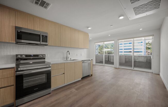 3 beds, 3 baths, 938 sqft, $4,715, Unit PH10