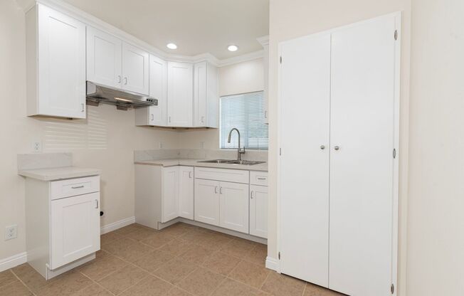 1 bed, 1 bath, 325 sqft, $1,950