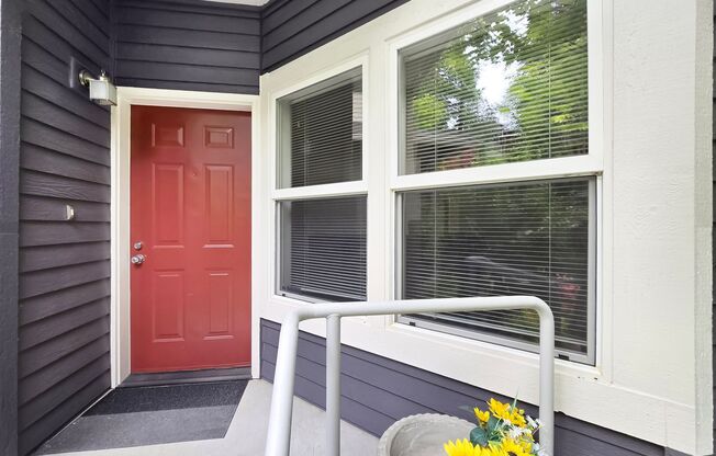 Spacious 3-Bed, 3-Bath Home with Lower Level Bedrooms, Patio, and Garage Near Factoria Mall & Downtown Bellevue