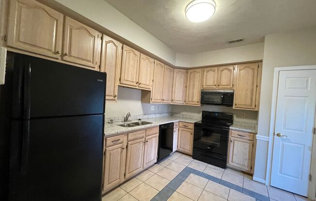 3 beds, 2.5 baths, $2,000