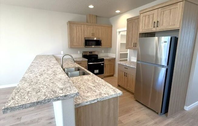 Brand-New 2026 Duplex – Spacious 3-Bedroom Home