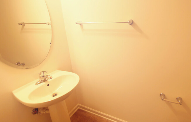 Beautiful and Bright 3 bedroom 2.5 bath Townhouse in Brightleaf with a Garage!!
