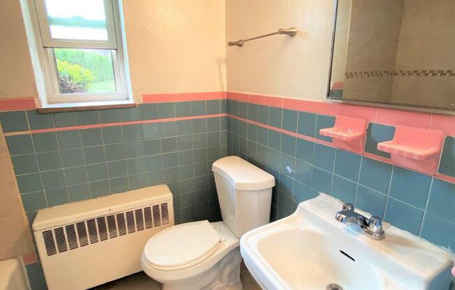 Studio, 1 bath, $950, Unit 3