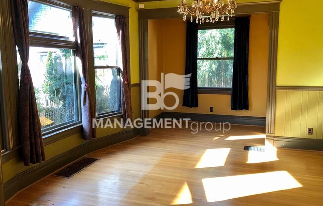 Close-In NE Portland Victorian Offers  Perfect Blend of  Old Charm with New Amenities. Lush Private Yard w/Patio!