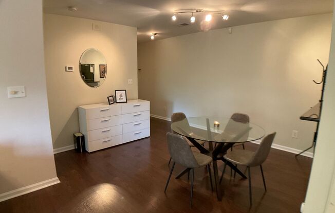 2 beds, 2 baths, $1,595, Unit Unit 1A32