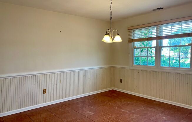 3 Bed 2.5 Bath Chesapeake Bay Townhome!