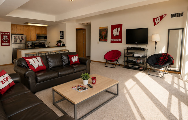 4 beds, 2 baths, $4,700, Unit 1103