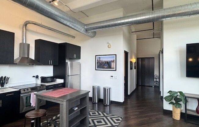 1 bed, 1 bath, 767 sqft, $1,750, Unit 402