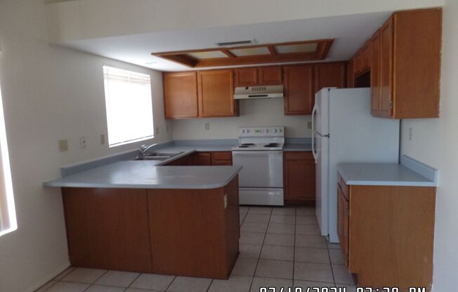 3 BED 2 BA 2 G  81 AVE / CACTUS