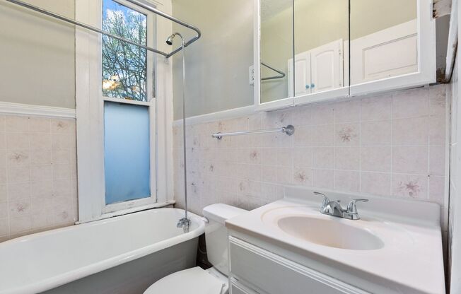 1 bed, 1 bath, 690 sqft, $995, Unit 1