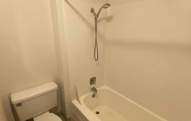 Studio, 1 bath, 300 sqft, $1,085, Unit AW-111