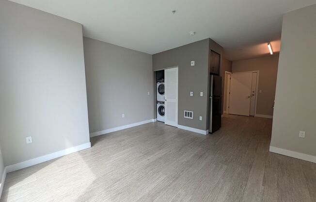 Studio, 1 bath, 412 sqft, $1,295, Unit 410
