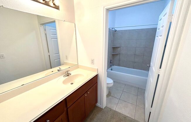 2 beds, 3 baths, $1,300, Unit UNIT 1735