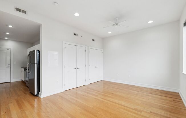 Studio, 1 bath, 400 sqft, $1,000, Unit Unit 103