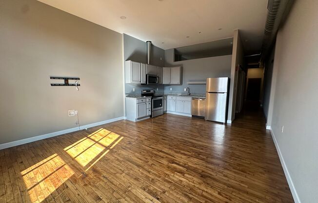 1 bed, 1.5 baths, 865 sqft, $1,375, Unit 3800 Euclid Ave. #107