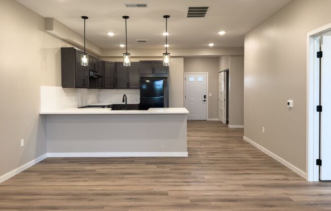 1 bed, 1 bath, 975 sqft, $2,224, Unit 4390-1