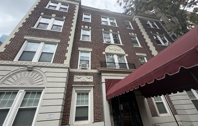 Studio, 1 bath, 550 sqft, $2,250, Unit 24