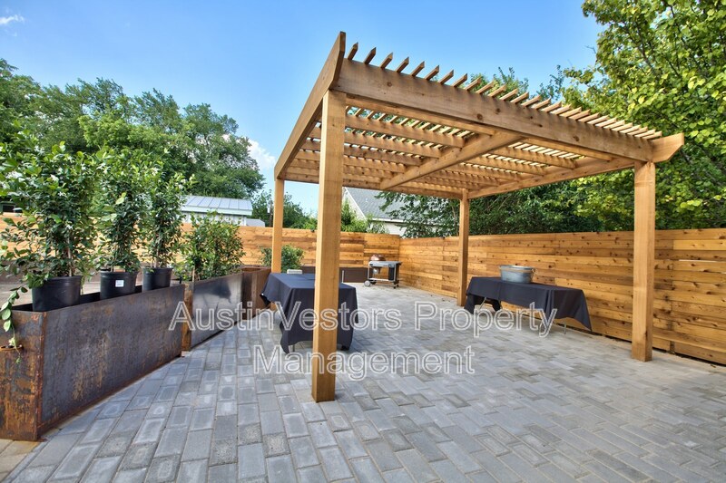 924 E. 51st Street
