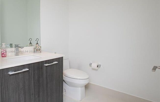 1 bed, 1.5 baths, $3,750, Unit # 1810