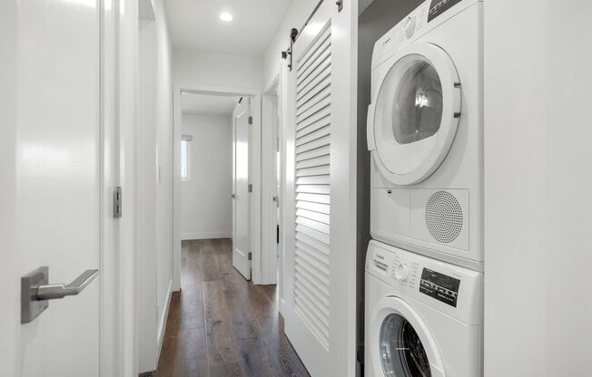 2 beds, 2 baths, 880 sqft, $3,995, Unit O