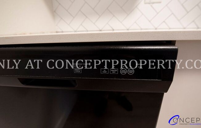 2 beds, 1 bath, 894 sqft, $1,599, Unit 23