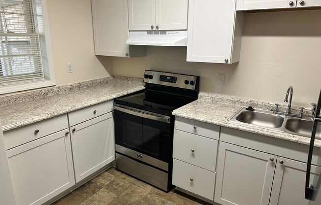 Lovely Two Bedroom Condo in Cotswold!