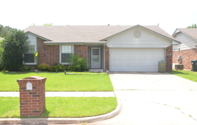 Very nice 3 bedroom 2 bath home - available NOW!