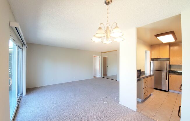 Top floor Woodlake unit with lake view