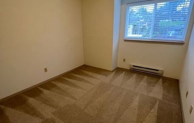 2 beds, 1 bath, 915 sqft, $1,625, Unit 412
