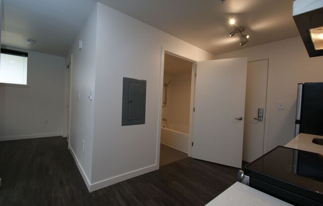 Studio, 1 bath, 356 sqft, $1,395, Unit 10 NEW
