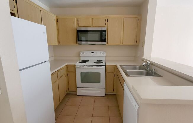 1 bed/ 1 bath 10 minute walk to UCSD (1/2 mile) in Lebon Dr.